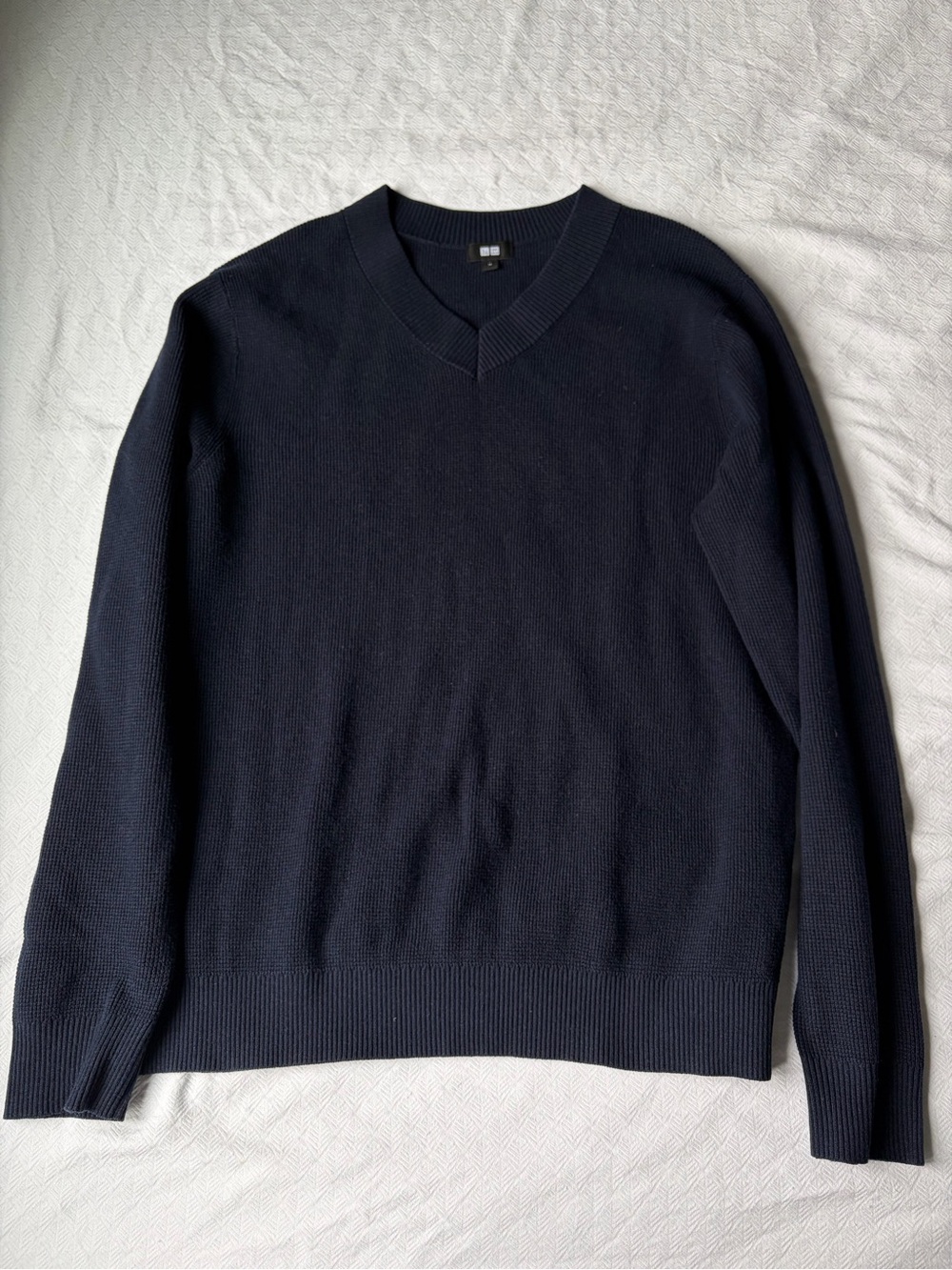 Uniqlo Men's Navy V-Neck Sweater